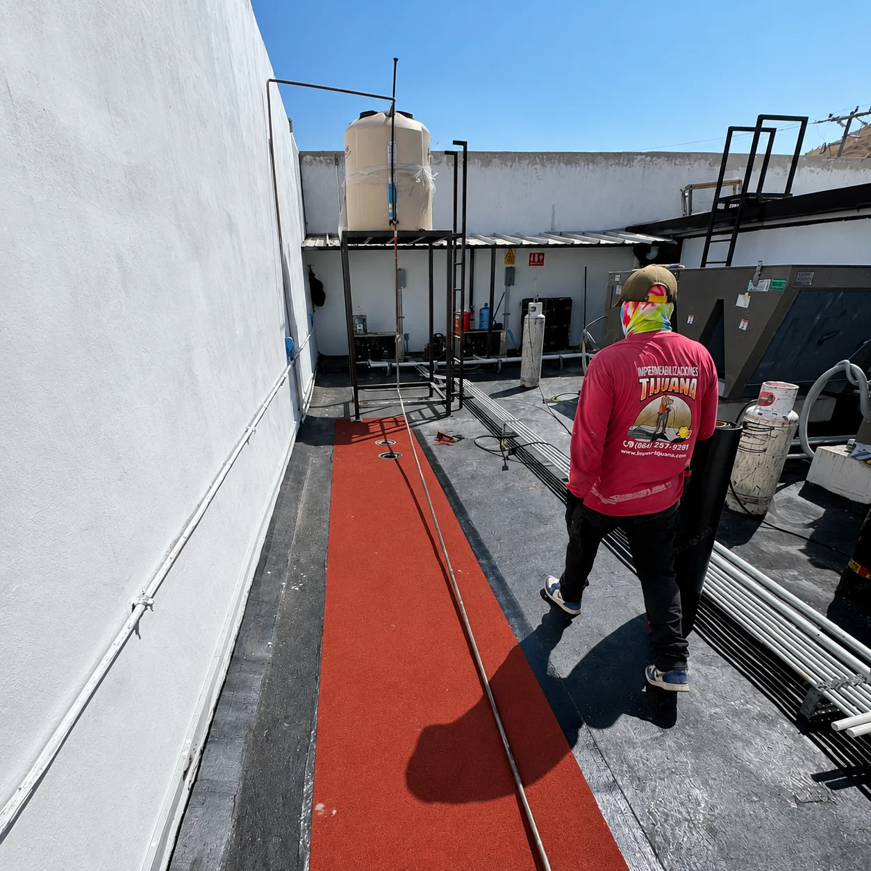 Personal de Imper Tijuana en obra